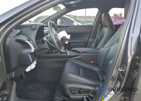 2022 Lexus Ux 200 Base z USA, uszkodzony, nr VIN JTHX3JBH3N2050870